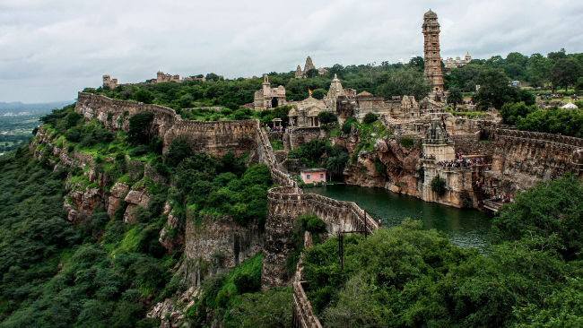 Rani Padmini's Chittorgarh Fort in Rajasthan, India tands atop a 180 metre high hill and is spread across 700 acres and is a must visit.