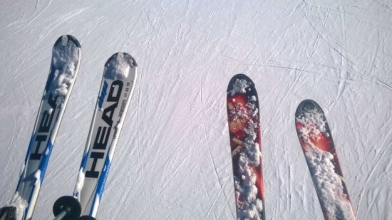 snow_covered_ski_mountains_alps_children_family