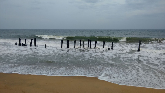 Pondicherry in India has a coastline of 32 kms, palm-fringed beaches, backwaters, fishing villages, beach resorts, the Sri Aurobindo Ashram, the international city of Auroville, the French boulevard town with its French heritage, and so on.