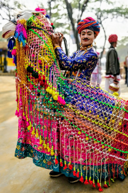 If like me, you love fairs, handicrafts and COLORS then Surajkund Mela 2020 in India is the place to be this February. Click to read my insider’s tips for visiting Surajkund Mela 2020: why to visit, what to do, ticket, budget, hotels, activities, food & MORE #lighttravelaction #SurajkundMela #Surajkund #surajkundmela2020 #surajkundindia #surajkundphotography #surajkundmelahandicrafts #surajkundartsandcrafts #surajkundcraftmela #offbeatindia #incredibleindia