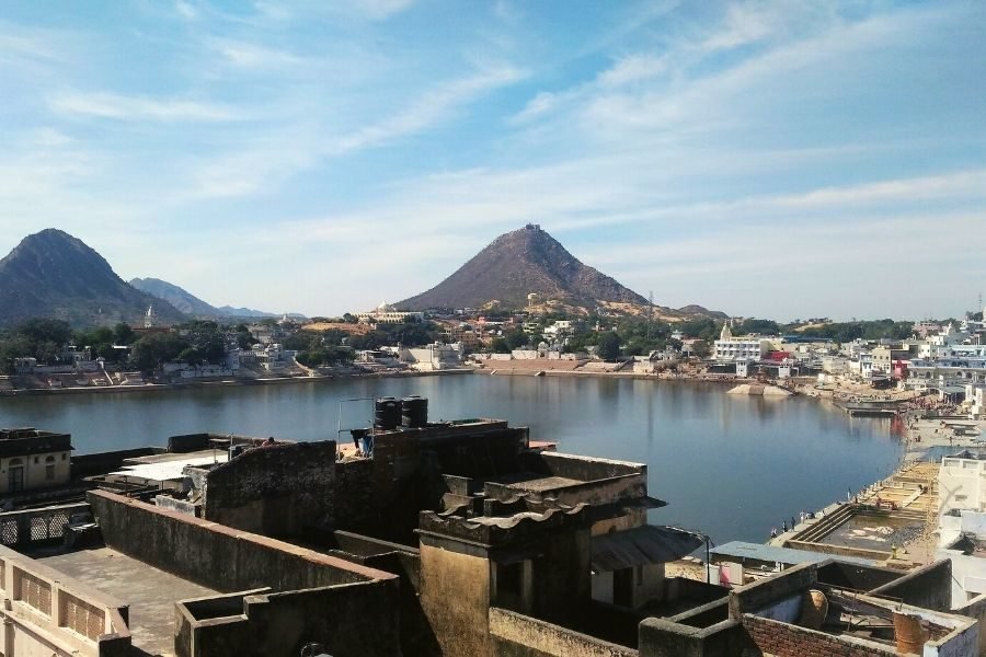 lighttravelaction-pushkar-lake