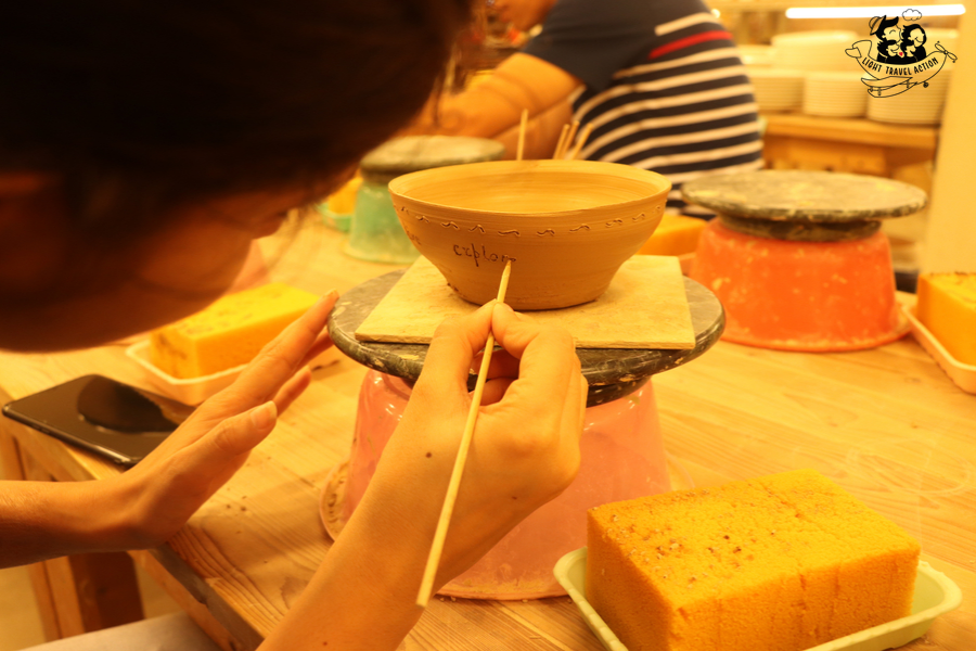 Yingge is in Taipei County in Taiwan. Meaning "parrot song",the name of the town is derived from the parrot shaped rock outcropping slightly north of the town.Ceramics enthusiats will love Yingge. The town lies about one hour south of Taipei by train, & is famous for its high concentration of potters.Some potteries offer lessons in basic pot making. Plan to spend a full day in Yingge to get the full experience #lighttravelaction #taiwanpottery #taipei #taiwantravel #taiwanceramics #taipeitravel