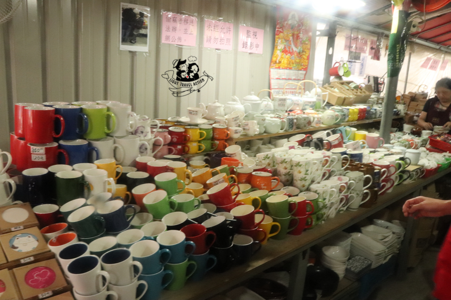 Yingge is in Taipei County in Taiwan. Meaning "parrot song",the name of the town is derived from the parrot shaped rock outcropping slightly north of the town.Ceramics enthusiats will love Yingge. The town lies about one hour south of Taipei by train, & is famous for its high concentration of potters.Some potteries offer lessons in basic pot making. Plan to spend a full day in Yingge to get the full experience #lighttravelaction #taiwanpottery #taipei #taiwantravel #taiwanceramics #taipeitravel