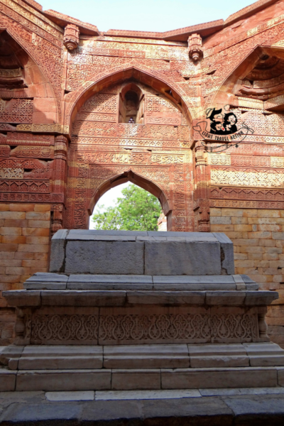 Qutub (Qutab) Minar is a very famous monument located in Mehrauli, Delhi.It is easy to reach Qutub Minar by local bus, metro or taxi.‘Qutub’ word is derived from Arabic which means ‘pole’ or ‘axis’ and ‘Minar’ refers to tower.Minaret refers to a tower that is typically a part of a mosque, with a balcony which is used by a muezzin to make calls to the Muslims for prayer. Click to read more #lighttravelaction #Qutabminar #qutabminarphotography #qutabminartowers #qutabminarmonuments #qutubminarphotography