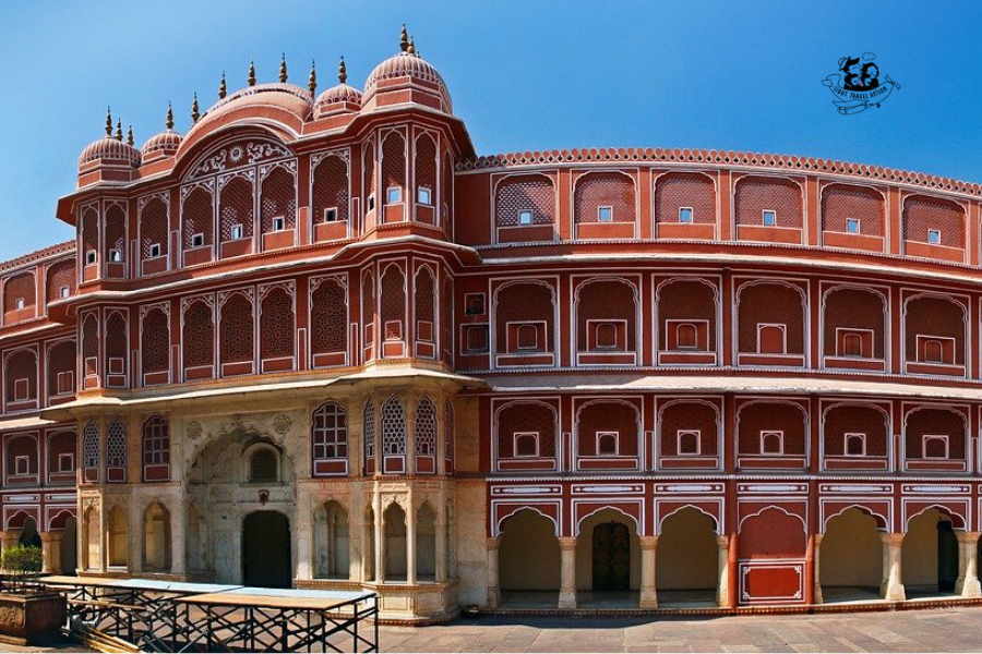 Visiting Jaipur and wondering where to stay? Happening and popular or Calm and Royal or affordable.There is a plethora of options to choose from while deciding on a place to stay in Jaipur. Hostels, havelis, guest houses, hotels, home-stays, whatever you fancy, Jaipur has it all. In this post, I recommend best places to stay for all budgets with some great places that you can choose to stay in #lighttravelaction #jaipur #placestostayinjaipur #jaipurtravel