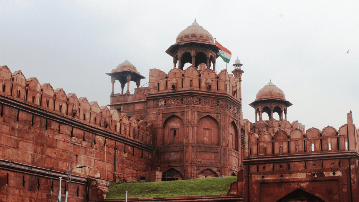 Lal Quila has been plundered and damaged many times but still it stands with its head held high. On one hand, it was once a place of power, celebration and luxury and on the other hand, it also bore the brunt of plundering and destruction. Despite all this, it still tells the stories of the past quite clearly. Click to read more #lighttravelaction #delhitravel #indiadelhi #delhijaipur #delhitraveltips #delhidestinations #delhiplacestovisit #delhiredfort #olddelhi