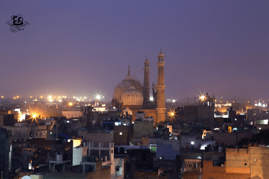 This great mosque of Old Delhi is the largest in India, with a courtyard capable of holding 25,000 devotees. The highly decorative mosque has three great gates, four towers and two 40 m-high minarets constructed of strips of red sandstone and white marble. Click to read travel tips & other necessary details 