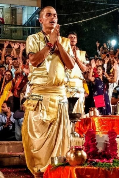 lighttravelaction-namaste-indian-priest