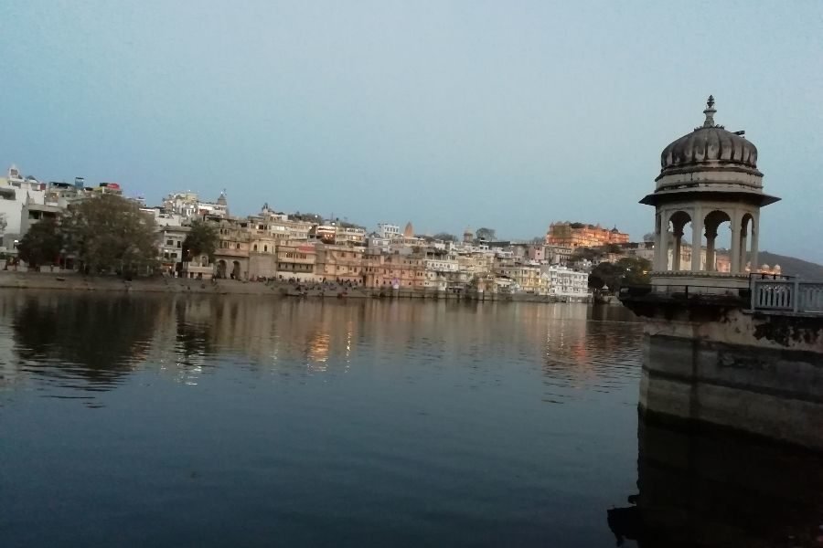 lighttravelaction-udaipur-lake-pichhola (1)